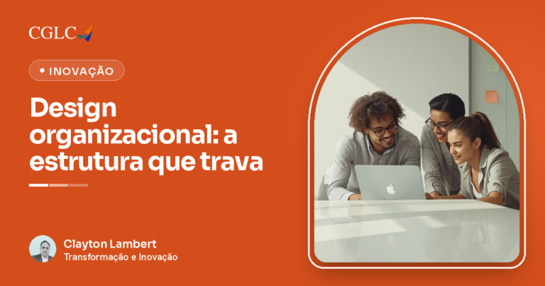 Equipe colaborando em um escritório moderno, ilustrando design organizacional